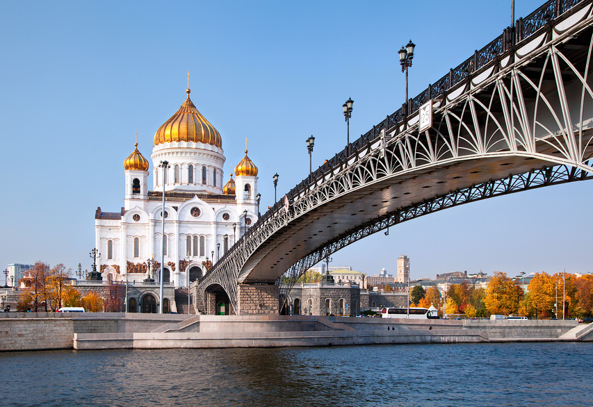 Вид на храм Христа Спасителя и Патриарший мост, Москва, Россия (2011 год) © Николай Винокуров / Фотобанк Лори
