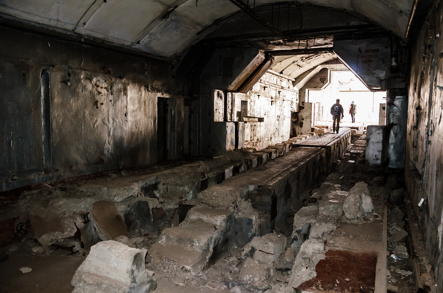 Потерна (тоннель) на заброшенном военном объекте © Выскуб Анна / Фотобанк Лори