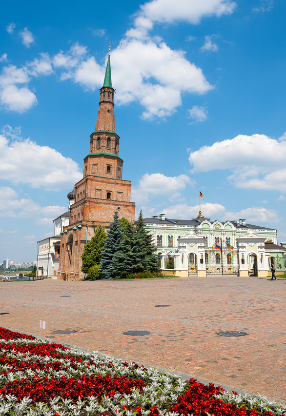 Башня Сююмбике и Президентский дворец. Казанский Кремль © E. O. / Фотобанк Лори