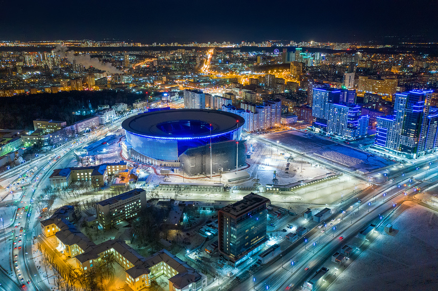 Вид сверху на ночной стадион Арена в Екатеринбурге © Евгений Ткачёв / Фотобанк Лори
