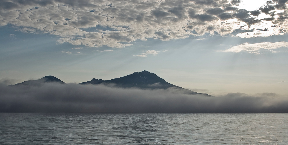 Остров Итуруп в тумане © Иван Алферов / Фотобанк Лори